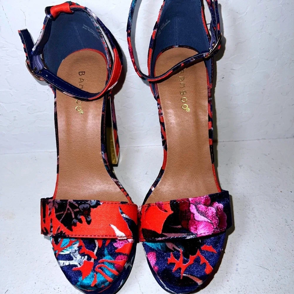 Bamboo Inclined Womens Tropical Floral Velvet Platform Block Heel Sandals size 6